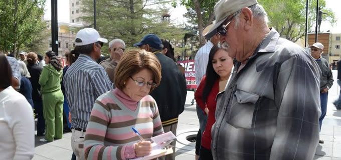 Entregó Gobierno 485 becas a adultos mayores en dos meses