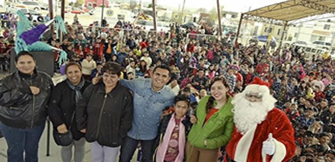 Pedro Domínguez celebra mega posada navideña con vecinos de Jardines de Oriente‏