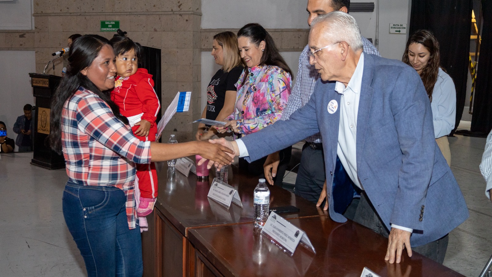 Inicia entrega de becas educativas bimestrales