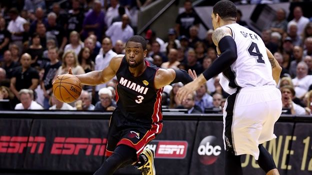 Miami Heat vence 98-96 a San Antonio y empata las finales de la NBA