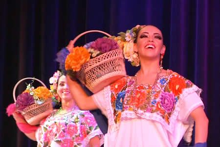 Celebra Compañía de Danza Folklorica de la UACH 47 Aniversario