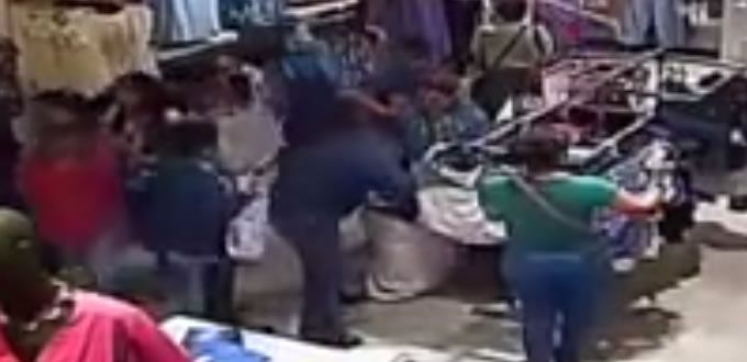 Video: Captan banda de mujeres robando ropa