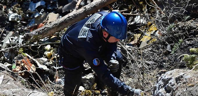 Revelan primeras imágenes desde la zona del accidente aéreo en Francia