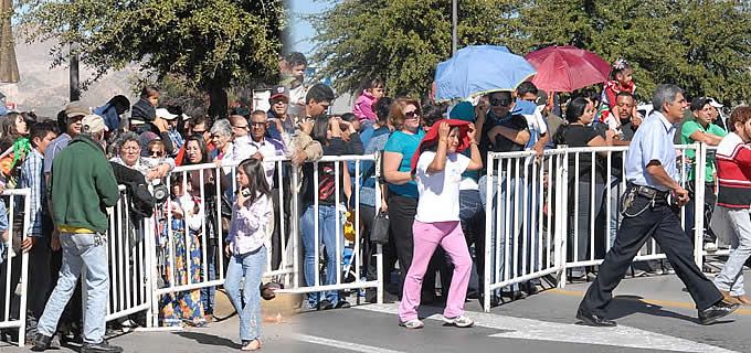 Como en el AeroShow: gente no respeta vallas y peligra