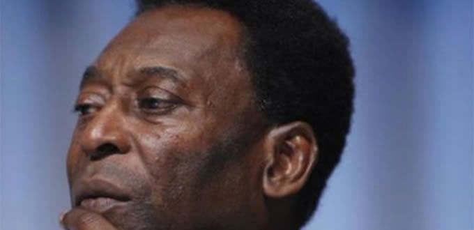 Pelé regresa al hospital por problemas renales