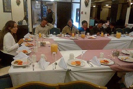 Desayuna Brenda Ríos con representantes de los medios de comunicación