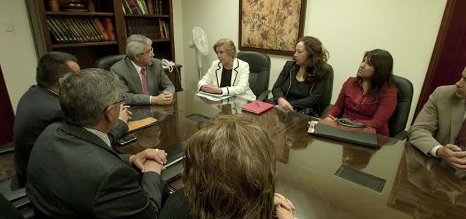 Visita Colegio de Abogados el STJE