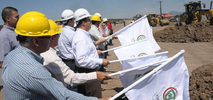 Analizan SCOP y SCT obras de comunicaciones y obras públicas 2014