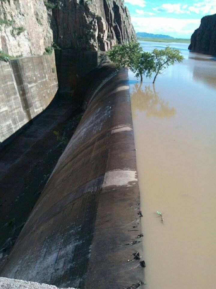 Comienza a verter la presa El Tintero, es la quinta en el estado en dicha situación.