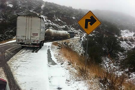 Nieva en Janos, cierran tramo de carretera