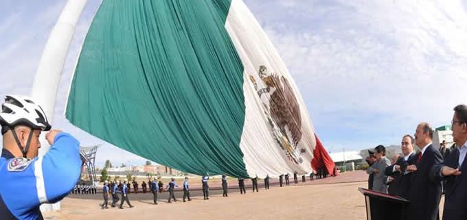 Encabeza Duarte izamiento de bandera en El Palomar