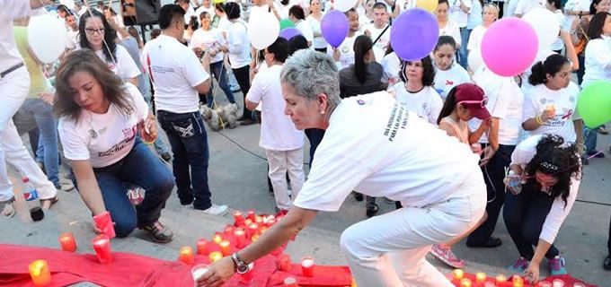 Realiza Secretaría de Salud marcha silenciosa por vigilia contra SIDA