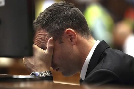 Pistorius se vomita durante presentación de autopsia