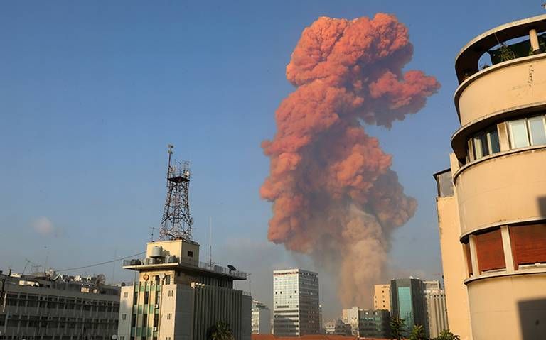 Reportan fuerte explosión en puerto de Beirut, Líbano