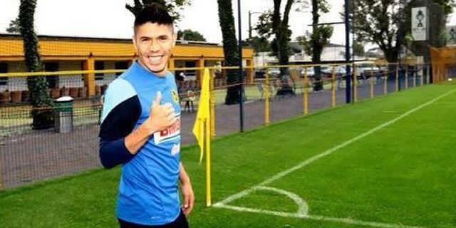 Entrena Oribe Peralta con el América 