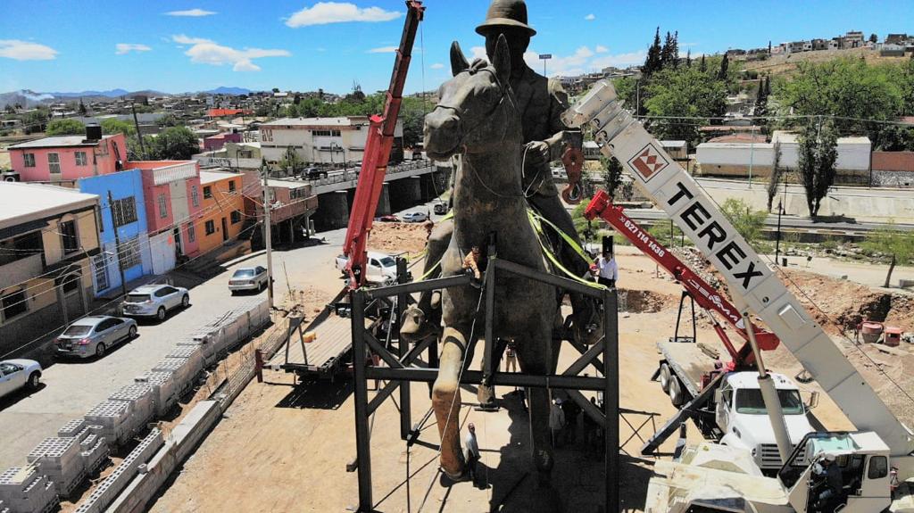 Comienza reubicación de estatua ecuestre de Pancho Villa