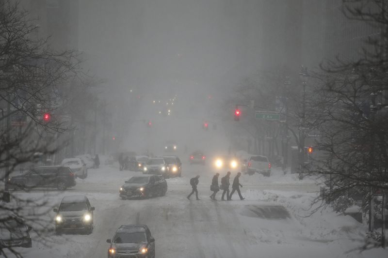 Prohíben circulación de vehículos en NY por tormenta 