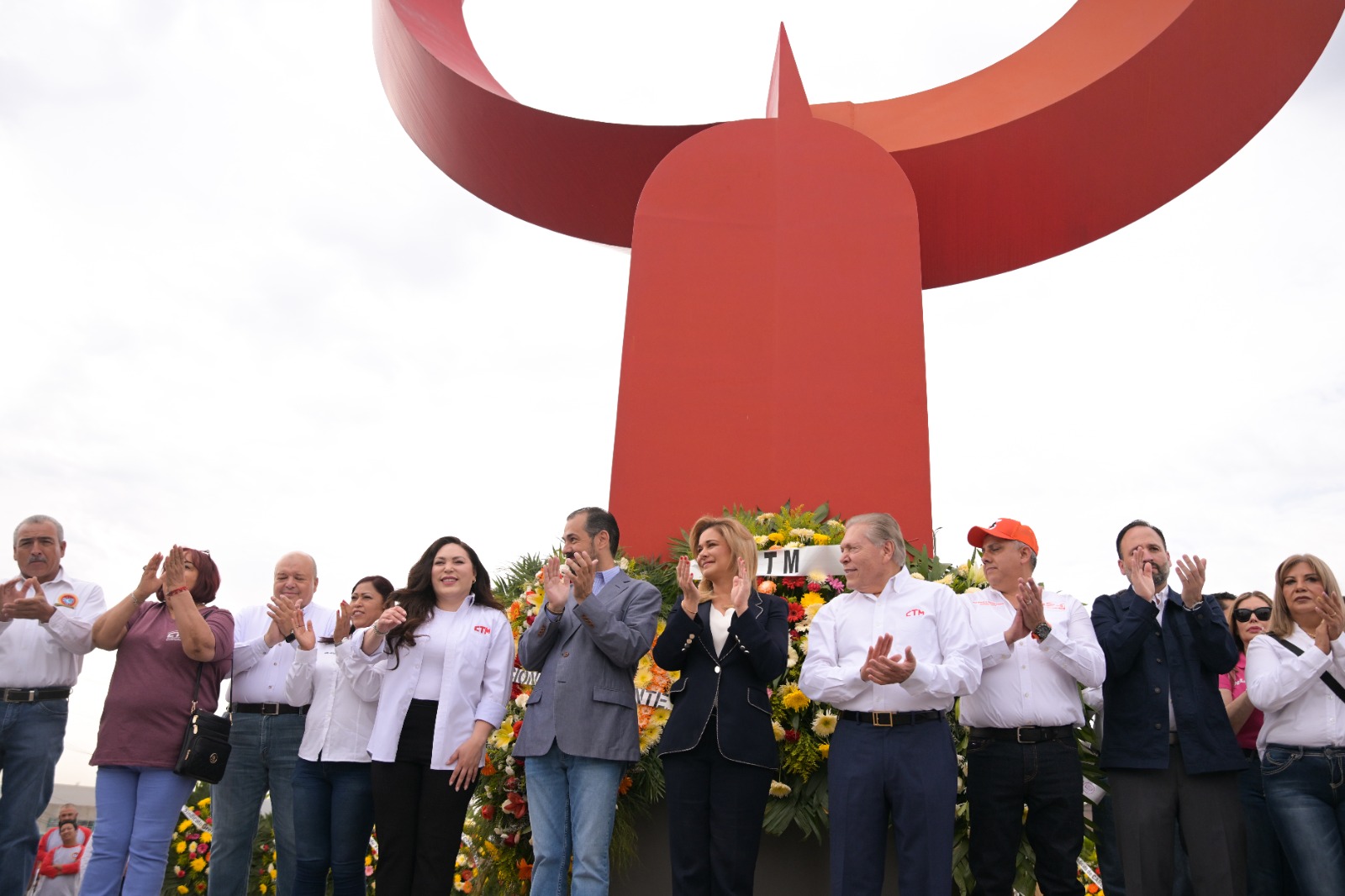 Realizan Guardia de Honor en conmemoración del "Día del Trabajo"