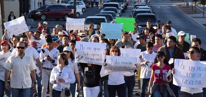 Marchan para bajar precio de gasolina