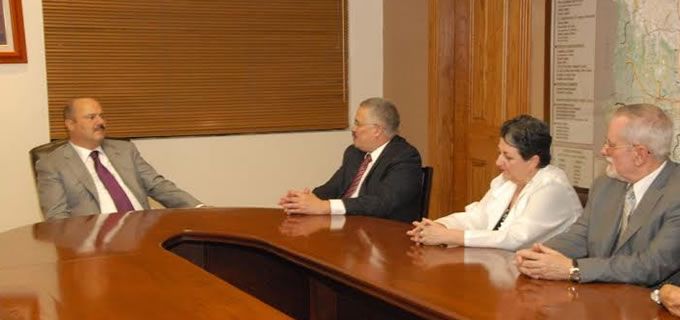 Recibe Duarte visita del Embajador de Cuba