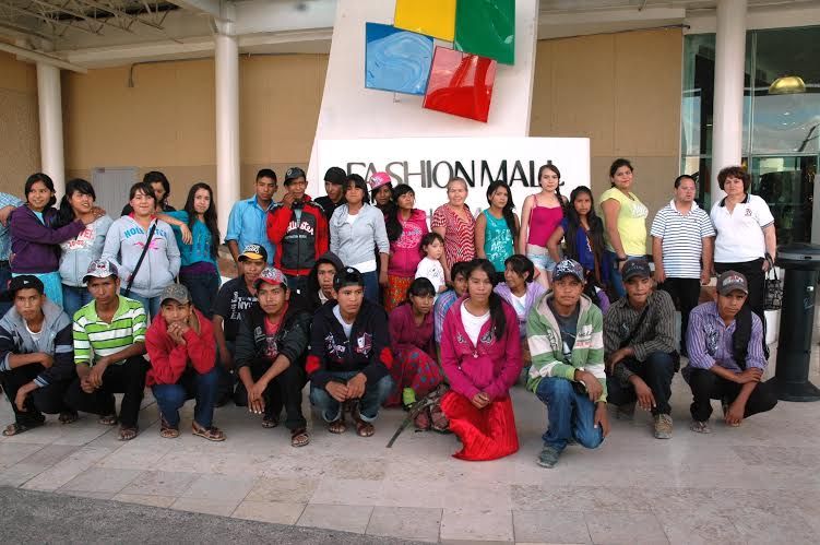 Alumnos destacados visitan varios puntos de la ciudad