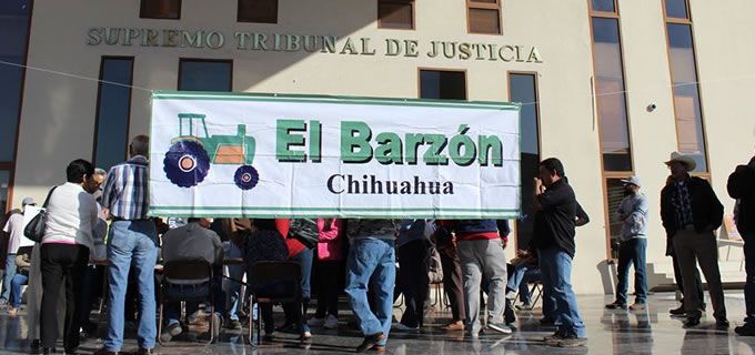 Bloquean Barzonistas el STJE por supuestos desalojos