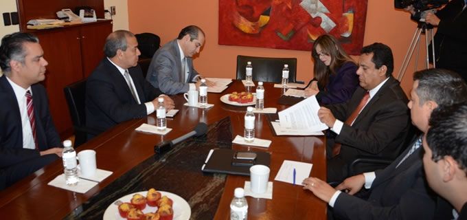 Firman convenio Gobierno y Telmex para fibra óptica del ViveBus