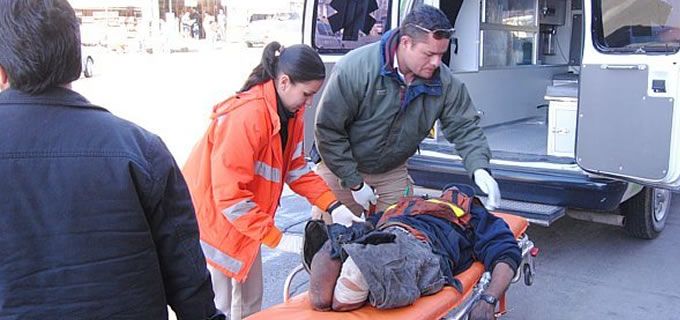 Mover a una persona accidentada podría causar daños irreversibles