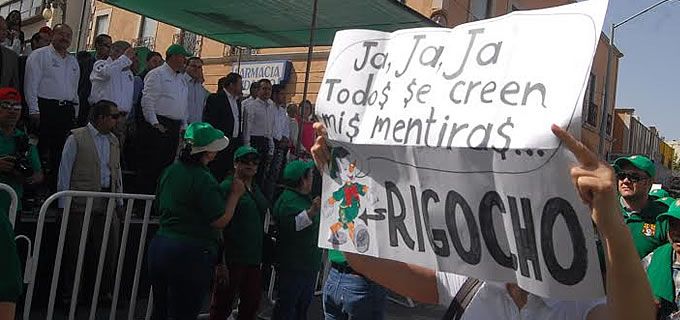 Piden trabajadores de Salud <em>cabeza</em> de Rigo Machado