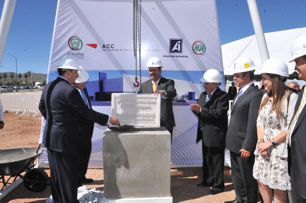 Colocan primera piedra de planta YAZAKI