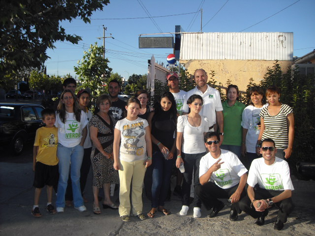 El candidato por el VERDE Raul Castillo en recorrido