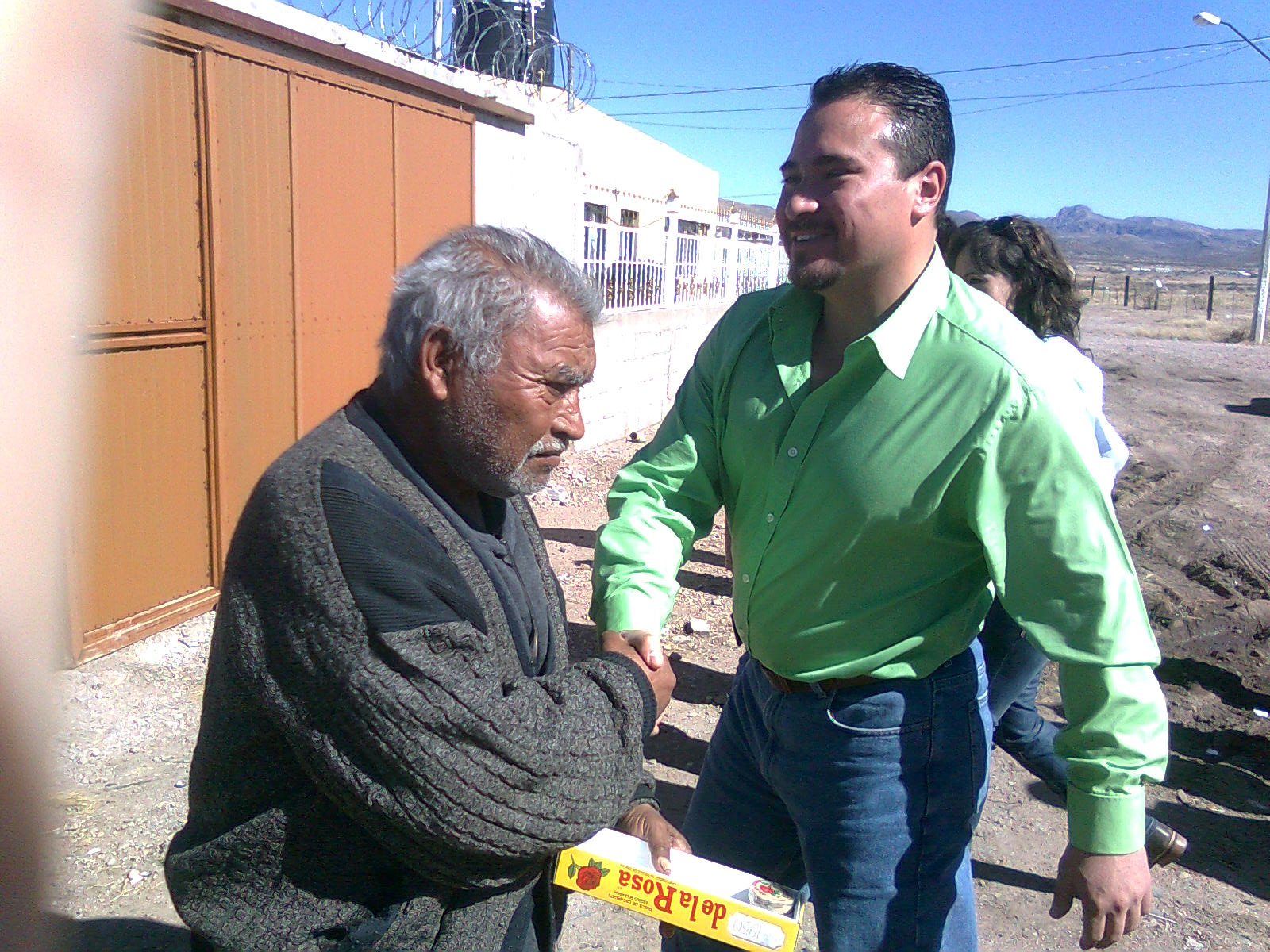 Visita Marco Chapa  a vecinos de la Col. Cerro de la Cruz