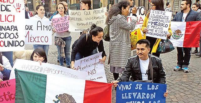 En Italia, Umberto Eco se une a clamor por Ayotzinapa