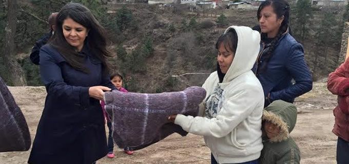 Entrega diputada aulas en en Sagoachi, Guachochi