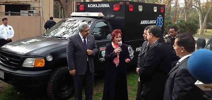 Entrega presidenta del DIF estatal ambulancias a la FGE