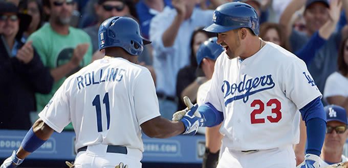 Pega Adrián González cuadrangular en victoria de los Dodgers 