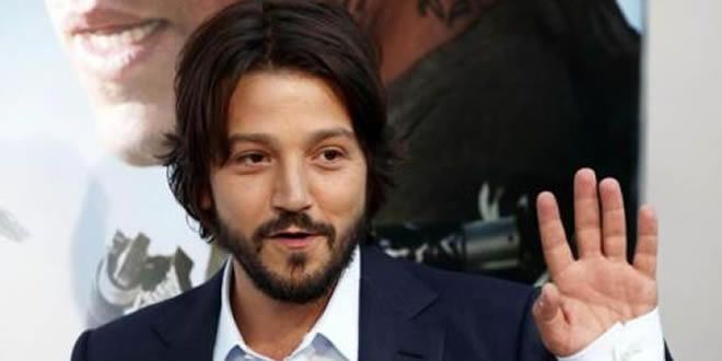 Diego Luna llega a San Sebastián para competir con “César CHávez”