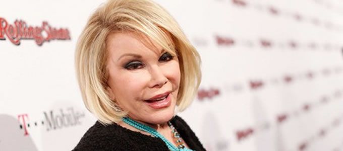 A Joan Rivers la mantienen viva con aparatos