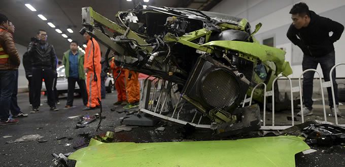 Mirreyes chinos destrozan Lamborghini y Ferrari