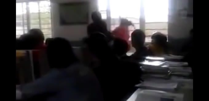 VIDEO: Captan a maestro golpeando a alumno