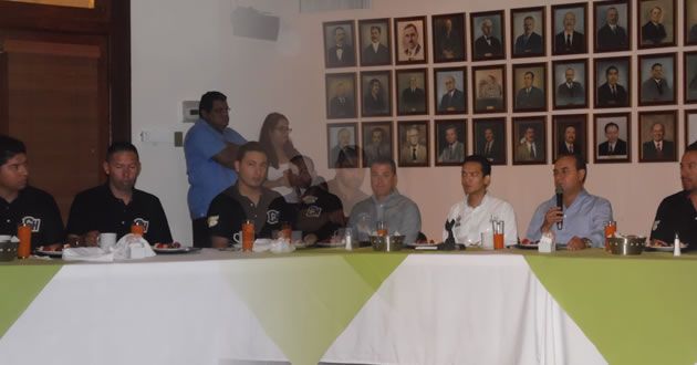 Desayuna Alcalde con los Dorados de béisbol 