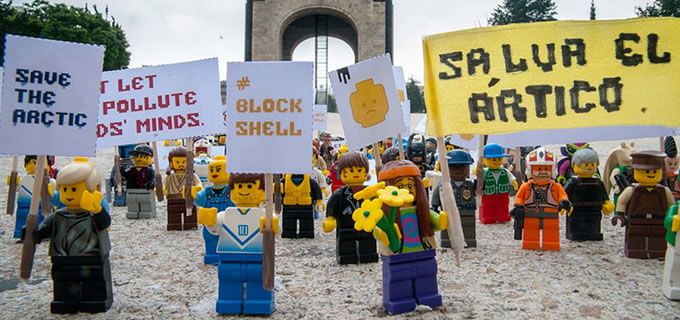 Protestan Legos contra petrolera en México y el mundo