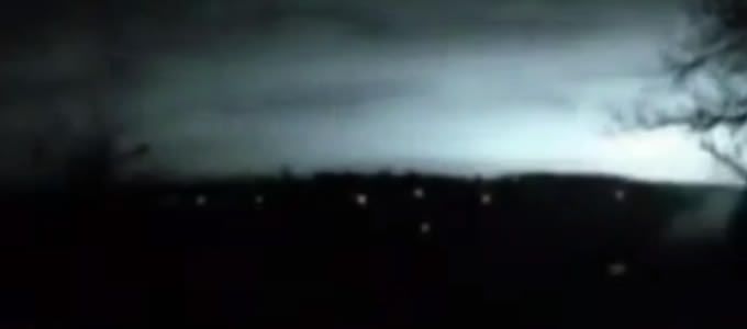 VIDEO: Misteriosas luces iluminan el cielo de Rusia