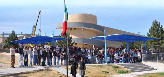 Celebra Ingeniería el Día de la Bandera y reconoce a mejores promedios