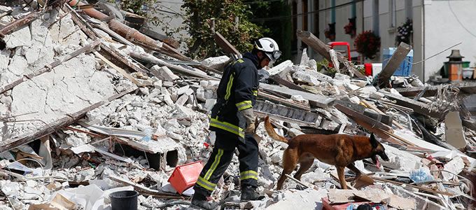 Explosión derrumba edificio en Francia: hay 2 muertos