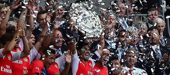 Gana Arsenal primer copa del año 