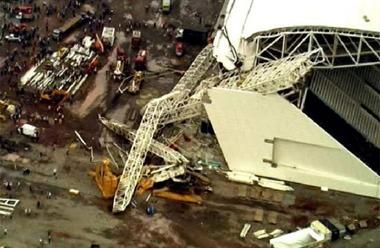 Se derrumba estadio en Brasil que albergaría inauguración; 3 muertos