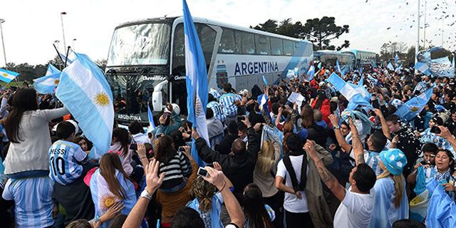 Reciben multitud a Argentina 