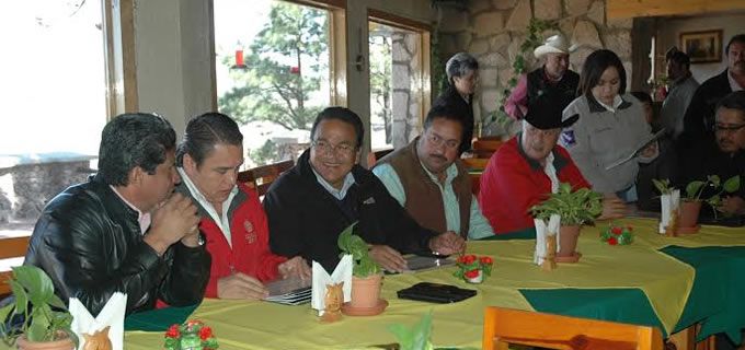 Participan gobernadores indígenas en creación de su regalmento