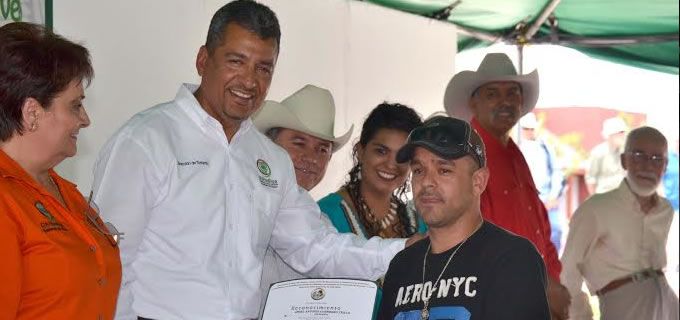 Premian a los mejores artesanos de Mata Ortiz